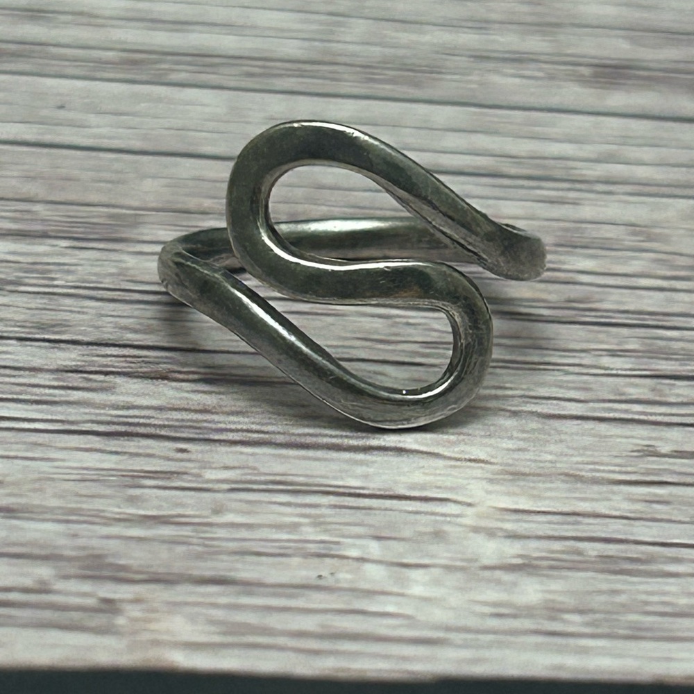 Sterling Silver Sculptural Ring – Thai Artisan Design, Abstract Elegance E986